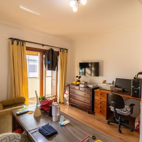 Casa à venda com 375m², 3 quartos e 4 vagas Casa à venda com 375m², 3 quartos e 4 vagasQuarto 2