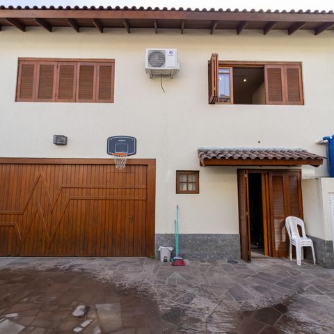 Casa à venda com 375m², 3 quartos e 4 vagas Casa à venda com 375m², 3 quartos e 4 vagasÁrea Externa