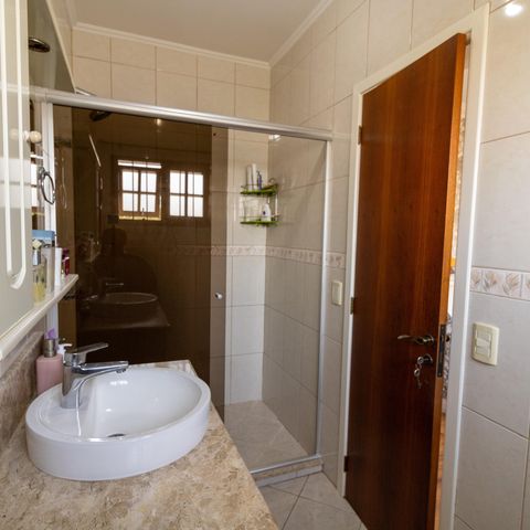 Casa à venda com 375m², 3 quartos e 4 vagas Casa à venda com 375m², 3 quartos e 4 vagasBanheiro da Suíte