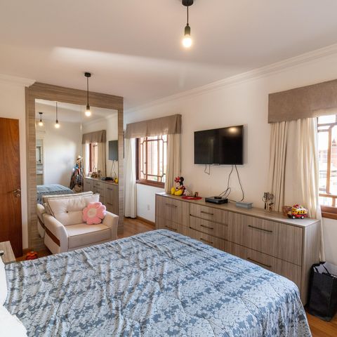 Casa à venda com 375m², 3 quartos e 4 vagas Casa à venda com 375m², 3 quartos e 4 vagasSuíte