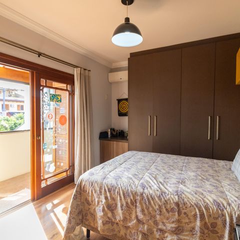 Casa à venda com 375m², 3 quartos e 4 vagas Casa à venda com 375m², 3 quartos e 4 vagasQuarto 1