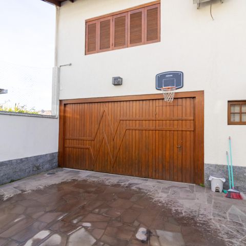 Casa à venda com 375m², 3 quartos e 4 vagas Casa à venda com 375m², 3 quartos e 4 vagasÁrea Externa