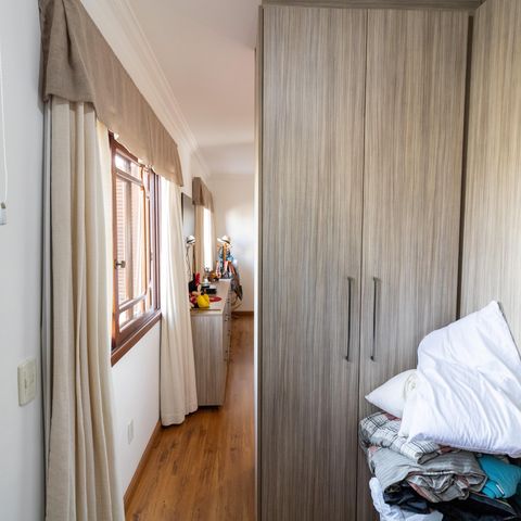 Casa à venda com 375m², 3 quartos e 4 vagas Casa à venda com 375m², 3 quartos e 4 vagasCloset da suíte