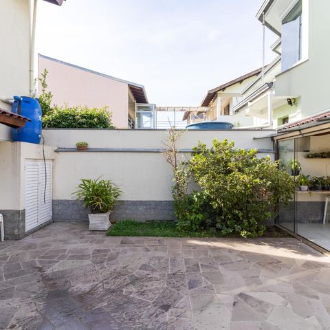 Casa à venda com 375m², 3 quartos e 4 vagas Casa à venda com 375m², 3 quartos e 4 vagasÁrea Externa
