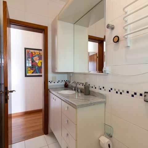 Casa à venda com 375m², 3 quartos e 4 vagas Casa à venda com 375m², 3 quartos e 4 vagasBanheiro