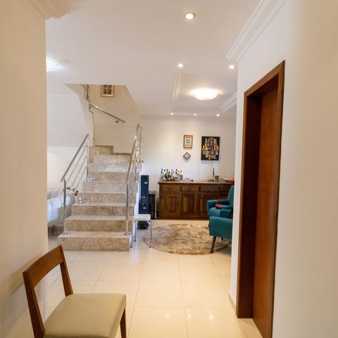 Casa à venda com 375m², 3 quartos e 4 vagas Casa à venda com 375m², 3 quartos e 4 vagasSala
