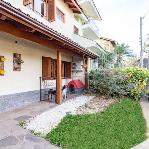 Casa à venda com 375m², 3 quartos e 4 vagas Casa à venda com 375m², 3 quartos e 4 vagasJardim
