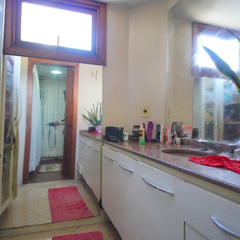 Apartamento à venda com 458m², 3 quartos e 4 vagasBanheiro da Suíte 1