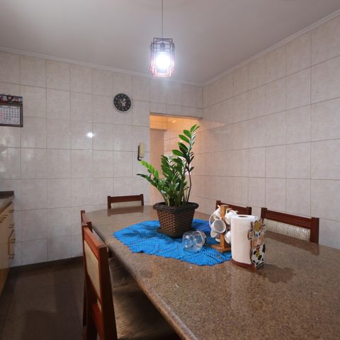 Casa à venda com 200m², 3 quartos e 8 vagasCopa