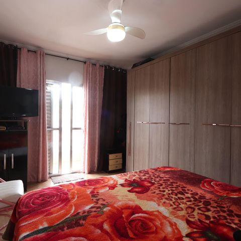 Casa à venda com 200m², 3 quartos e 8 vagasSuíte 1