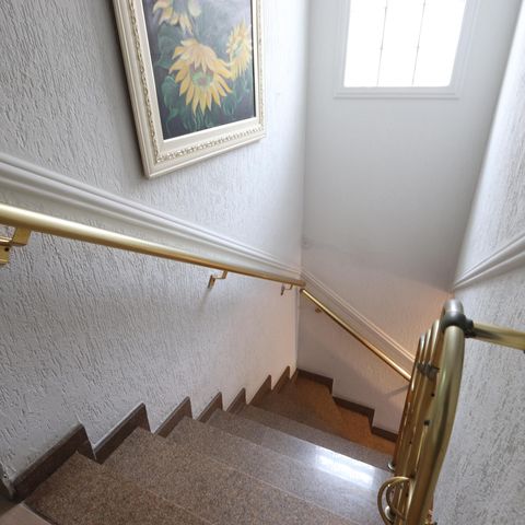 Casa à venda com 200m², 3 quartos e 8 vagasEscada