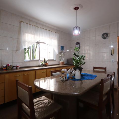 Casa à venda com 200m², 3 quartos e 8 vagasCopa