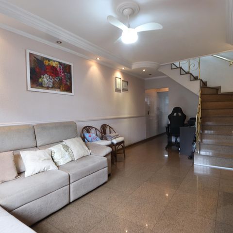 Casa à venda com 200m², 3 quartos e 8 vagasSala