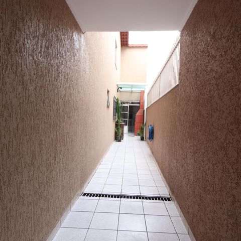 Casa à venda com 200m², 3 quartos e 8 vagasCorredor Lateral