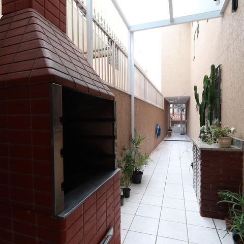 Casa à venda com 200m², 3 quartos e 8 vagasCorredor Lateral