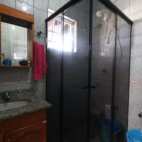Casa à venda com 200m², 3 quartos e 8 vagasBanheiro da Suíte 2