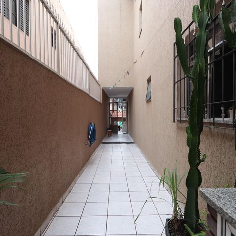 Casa à venda com 200m², 3 quartos e 8 vagasCorredor Lateral