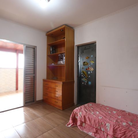 Casa à venda com 200m², 3 quartos e 8 vagasSuíte 2