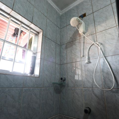 Casa à venda com 200m², 3 quartos e 8 vagasBanheiro da Suíte 2