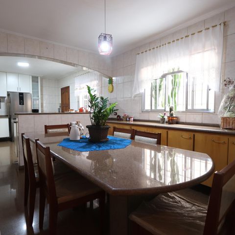 Casa à venda com 200m², 3 quartos e 8 vagasCopa