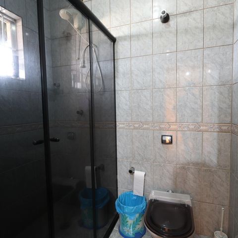 Casa à venda com 200m², 3 quartos e 8 vagasBanheiro da Suíte 2