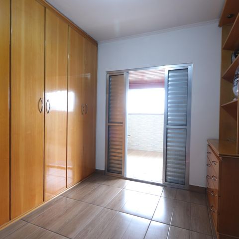 Casa à venda com 200m², 3 quartos e 8 vagasSuíte 2
