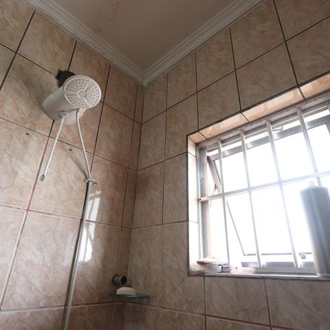 Casa à venda com 200m², 3 quartos e 8 vagasBanheiro da Suíte 1