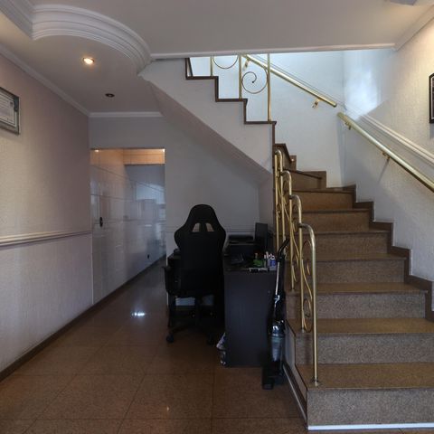 Casa à venda com 200m², 3 quartos e 8 vagasSala