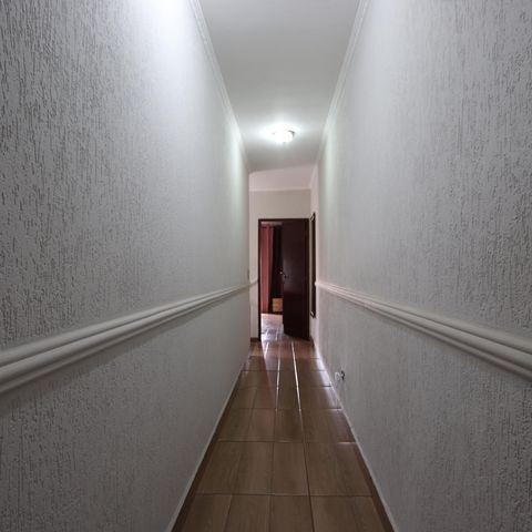 Casa à venda com 200m², 3 quartos e 8 vagasCorredor