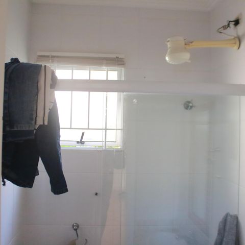 Casa à venda com 473m², 3 quartos e 8 vagasBanheiro de serviço