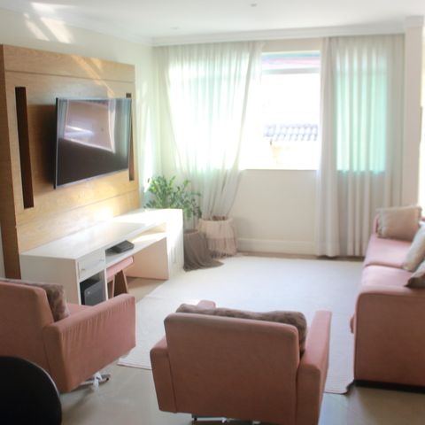 Casa à venda com 473m², 3 quartos e 8 vagasSala
