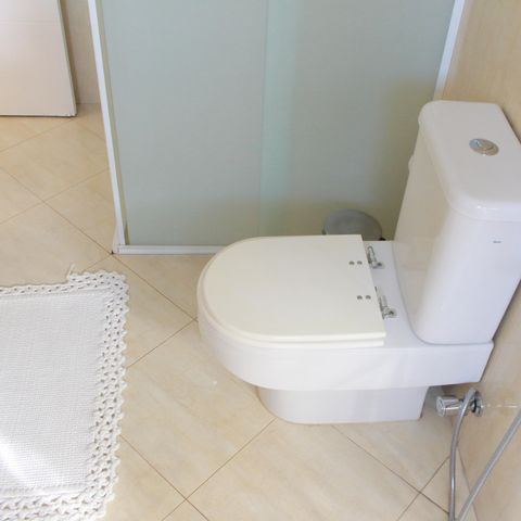 Casa à venda com 473m², 3 quartos e 8 vagasBanheiro da Suíte 1