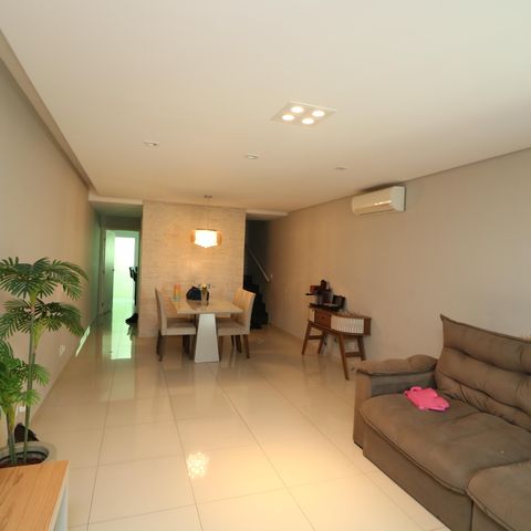 Casa à venda com 190m², 3 quartos e 4 vagasSala