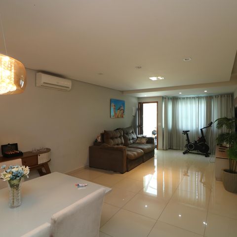 Casa à venda com 190m², 3 quartos e 4 vagasSala