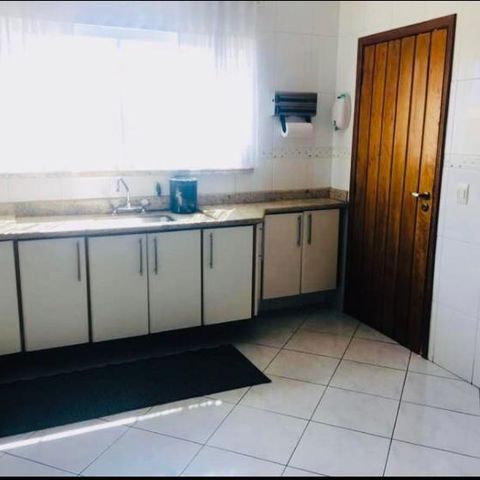 Casa à venda com 270m², 3 quartos e 5 vagas