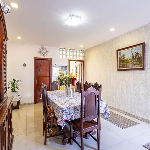 Casa à venda com 269m², 3 quartos e 1 vaga Casa à venda com 269m², 3 quartos e 1 vagaSala