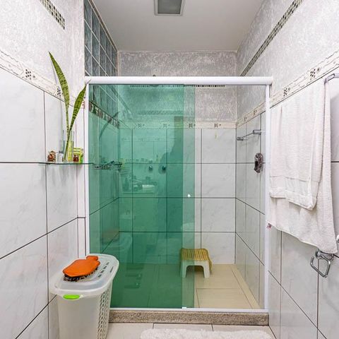 Casa à venda com 269m², 3 quartos e 1 vaga Casa à venda com 269m², 3 quartos e 1 vagaBanheiro da Suíte