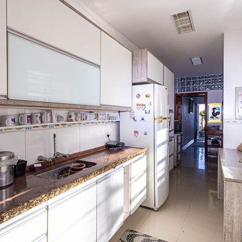 Casa à venda com 269m², 3 quartos e 1 vaga Casa à venda com 269m², 3 quartos e 1 vagaCozinha