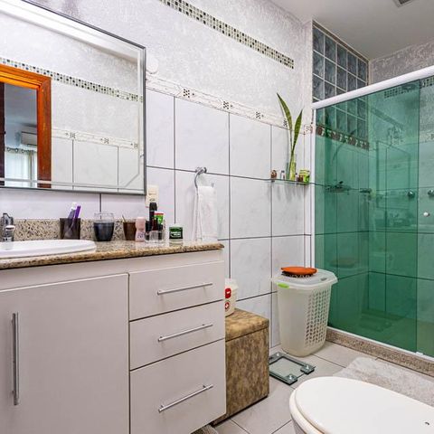 Casa à venda com 269m², 3 quartos e 1 vaga Casa à venda com 269m², 3 quartos e 1 vagaBanheiro da Suíte