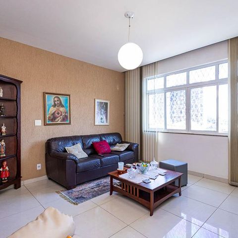 Casa à venda com 269m², 3 quartos e 1 vaga Casa à venda com 269m², 3 quartos e 1 vagaSala