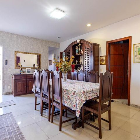 Casa à venda com 269m², 3 quartos e 1 vaga Casa à venda com 269m², 3 quartos e 1 vagaSala