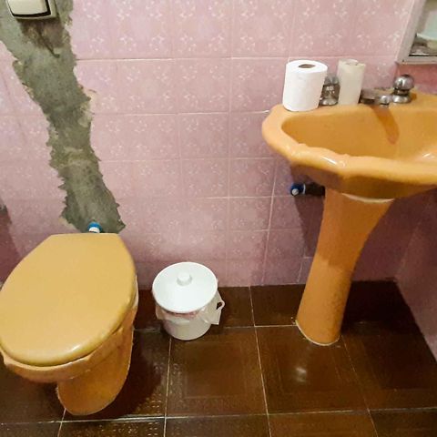 Casa à venda com 100m², 3 quartos e 2 vagas Casa à venda com 100m², 3 quartos e 2 vagasCasa 1 - Banheiro Social