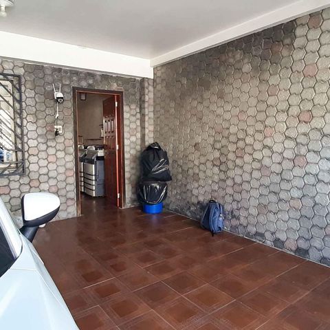 Casa à venda com 100m², 3 quartos e 2 vagas Casa à venda com 100m², 3 quartos e 2 vagasGaragem
