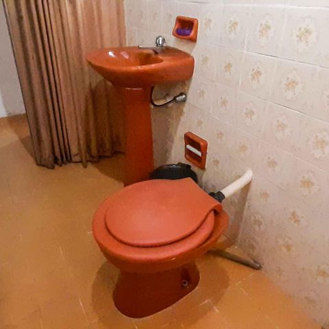 Casa à venda com 100m², 3 quartos e 2 vagas Casa à venda com 100m², 3 quartos e 2 vagasCasa 2 - Banheiro