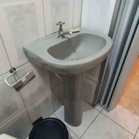 Casa à venda com 100m², 3 quartos e 2 vagas Casa à venda com 100m², 3 quartos e 2 vagasCasa 1 - Banheiro da Suíte