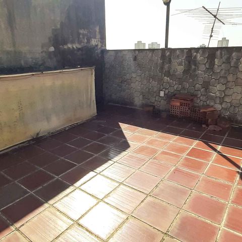 Casa à venda com 100m², 3 quartos e 2 vagas Casa à venda com 100m², 3 quartos e 2 vagasTerraço