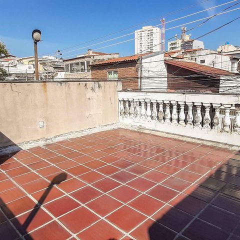 Casa à venda com 100m², 3 quartos e 2 vagas Casa à venda com 100m², 3 quartos e 2 vagasTerraço
