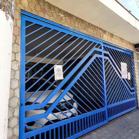 Casa à venda com 100m², 3 quartos e 2 vagas Casa à venda com 100m², 3 quartos e 2 vagasFachada