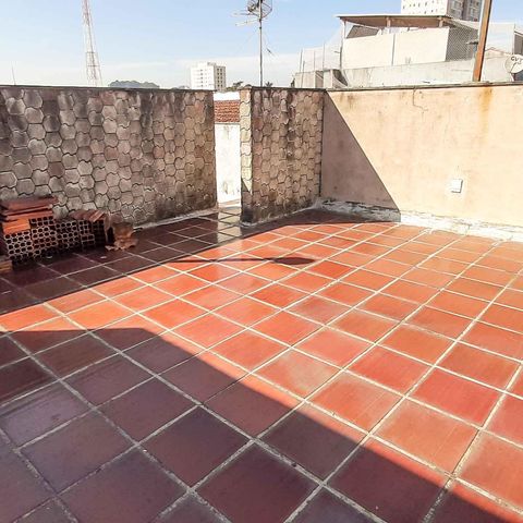 Casa à venda com 100m², 3 quartos e 2 vagas Casa à venda com 100m², 3 quartos e 2 vagasTerraço