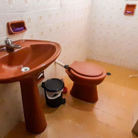 Casa à venda com 100m², 3 quartos e 2 vagas Casa à venda com 100m², 3 quartos e 2 vagasCasa 2 - Banheiro